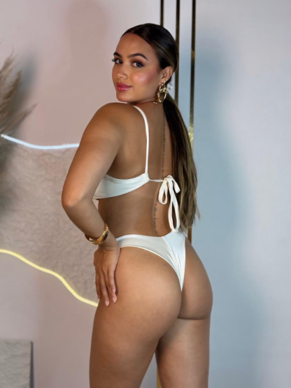 Conjunto Biquíni Meia Taça corrente Calcinha Asa delta Isis Cor Off-White (3)